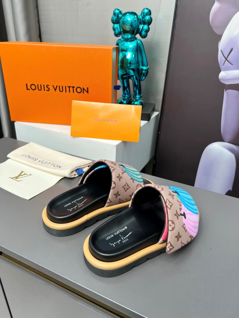 Louis Vuitton Slippers